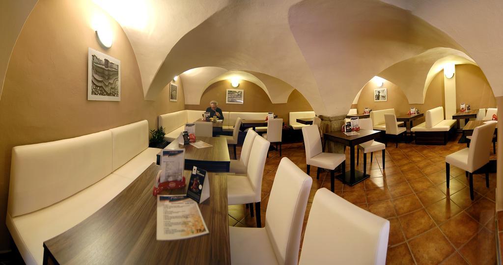 Fontana Pizzeria - Pension تشيسكي بوديوفيتسه المظهر الخارجي الصورة