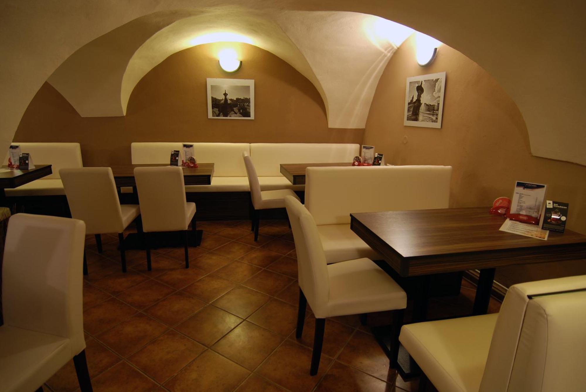 Fontana Pizzeria - Pension تشيسكي بوديوفيتسه المظهر الخارجي الصورة