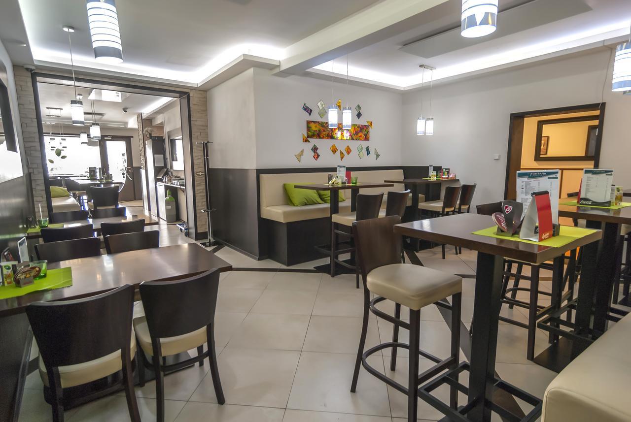 Fontana Pizzeria - Pension تشيسكي بوديوفيتسه المظهر الخارجي الصورة