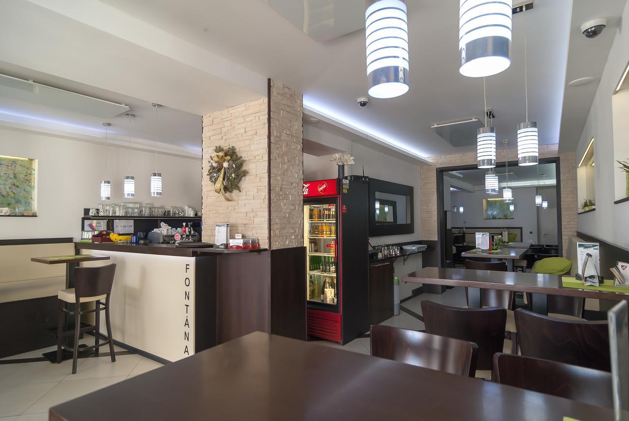 Fontana Pizzeria - Pension تشيسكي بوديوفيتسه المظهر الخارجي الصورة